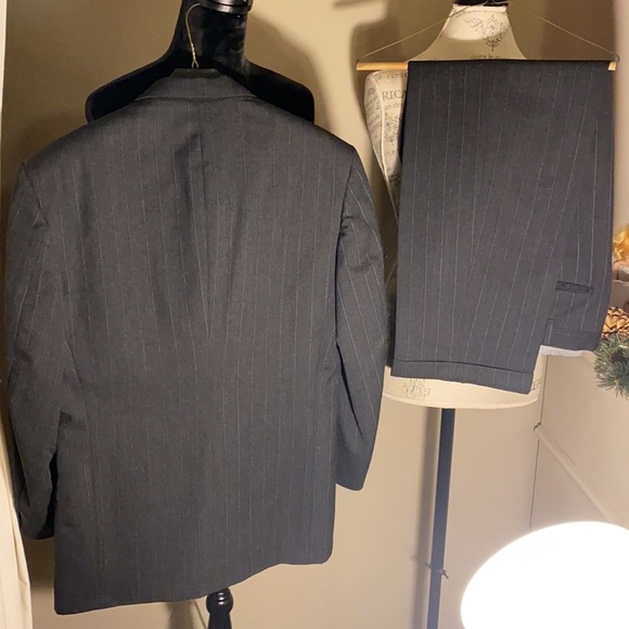 Man in Wool charcoal Gray pinstripe suit mens professional business jacket pants - Picture 5 of 16